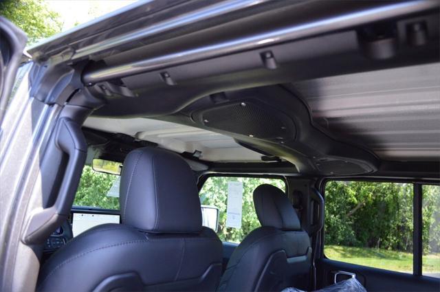 new 2025 Jeep Gladiator car, priced at $50,999