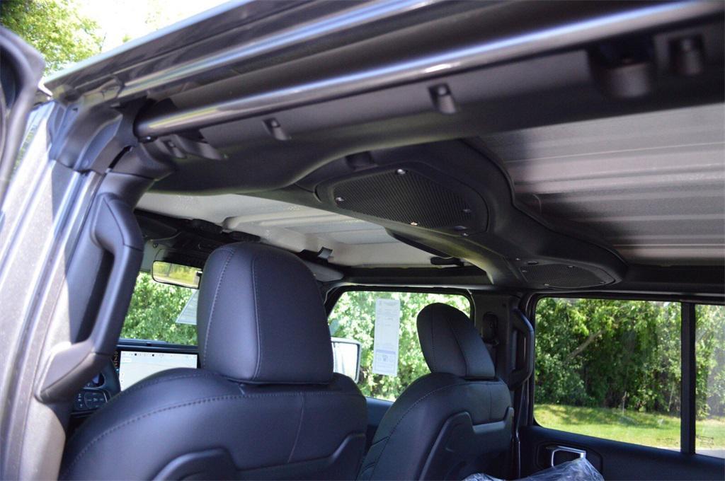 new 2025 Jeep Gladiator car, priced at $50,999