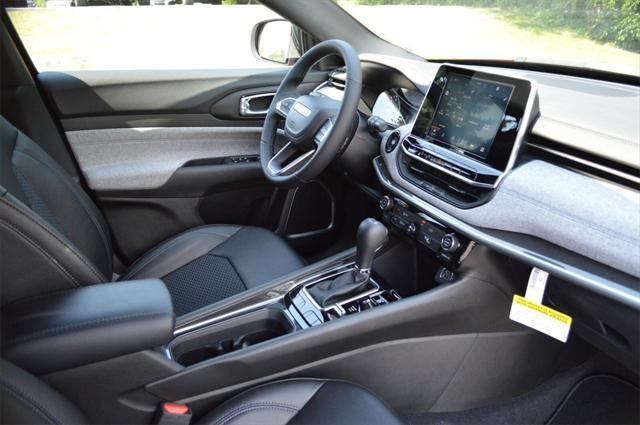 new 2025 Jeep Compass car, priced at $27,999