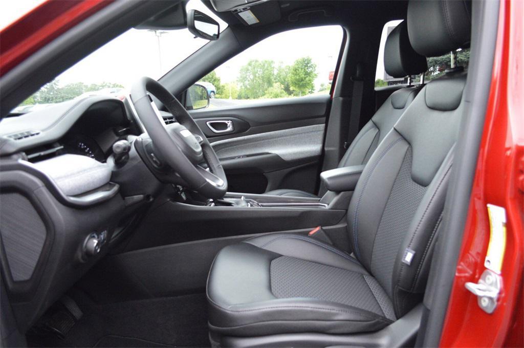 new 2025 Jeep Compass car, priced at $27,999