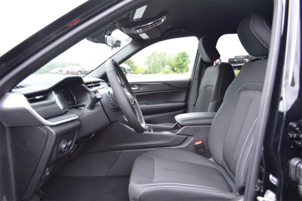 new 2025 Jeep Grand Cherokee car, priced at $38,683