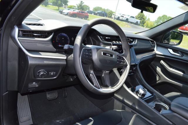 new 2025 Jeep Grand Cherokee car, priced at $39,999