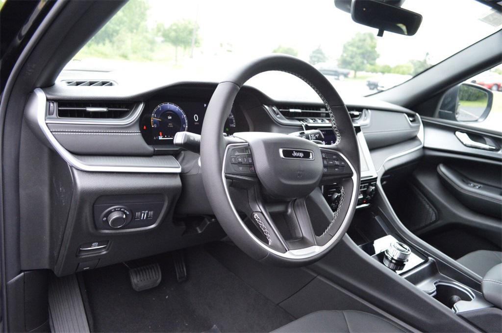 new 2025 Jeep Grand Cherokee car, priced at $38,683