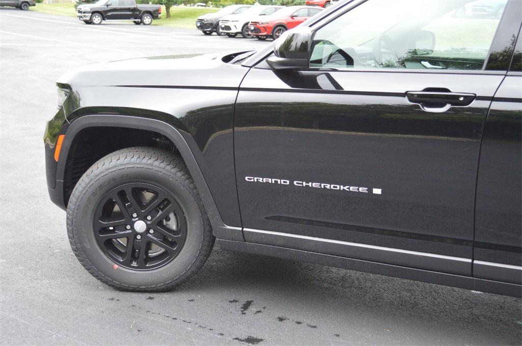 new 2025 Jeep Grand Cherokee car, priced at $38,683