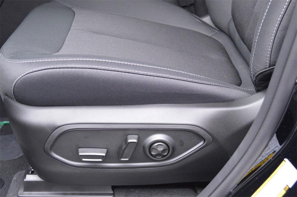 new 2025 Jeep Grand Cherokee car, priced at $38,683