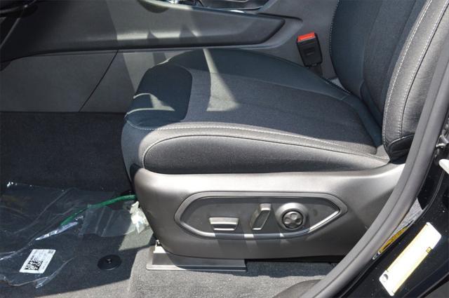 new 2025 Jeep Grand Cherokee car, priced at $39,999