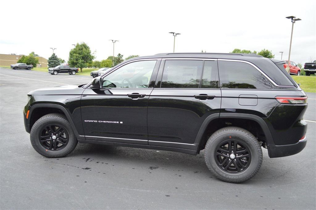 new 2025 Jeep Grand Cherokee car, priced at $38,683