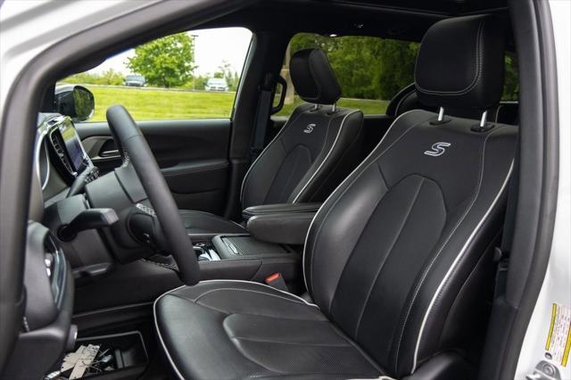 used 2024 Chrysler Pacifica car, priced at $41,996