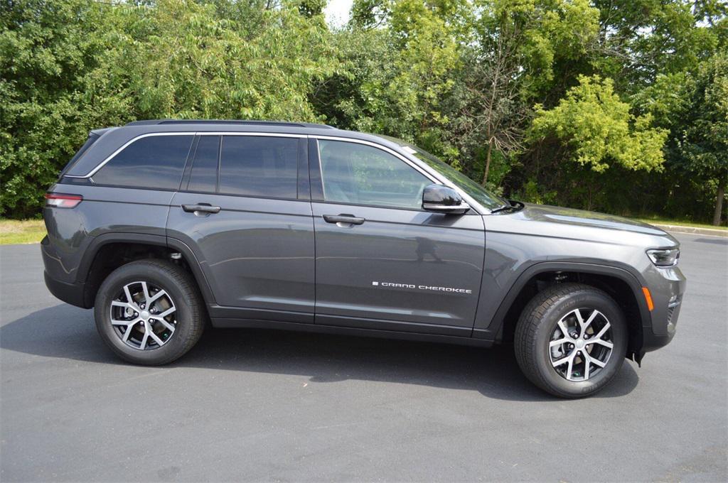 new 2025 Jeep Grand Cherokee car, priced at $42,999