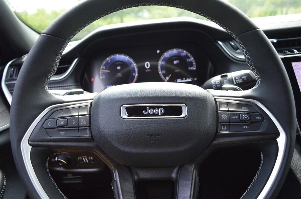 new 2025 Jeep Grand Cherokee car, priced at $42,999