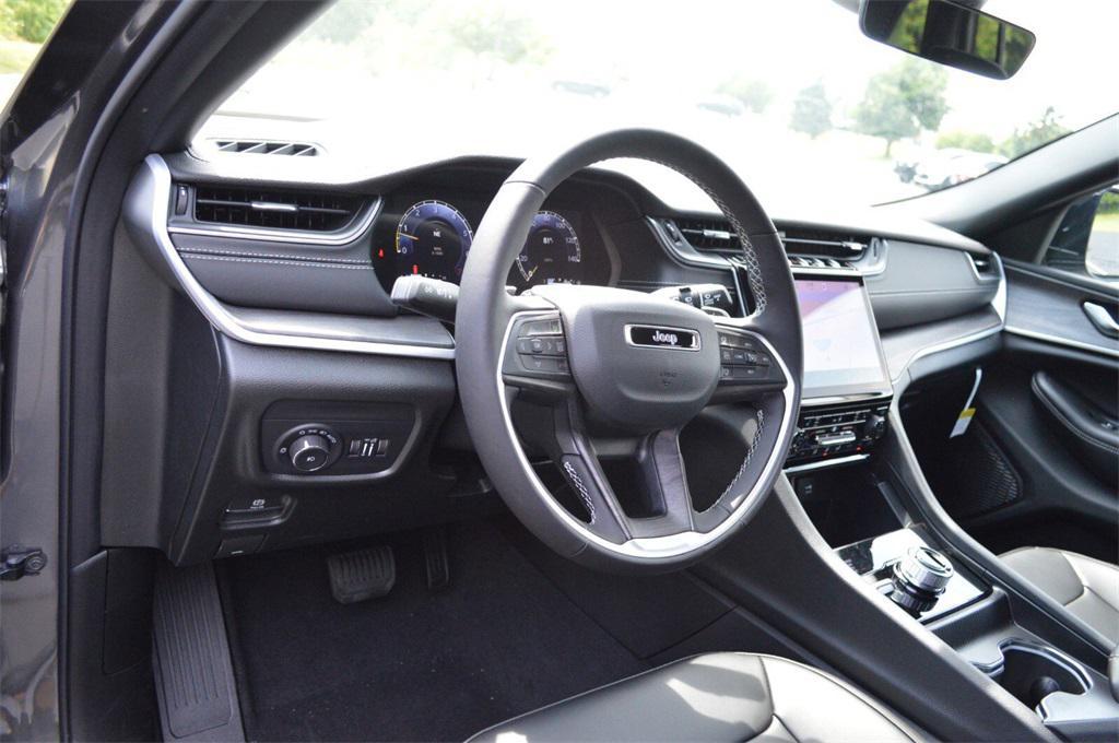 new 2025 Jeep Grand Cherokee car, priced at $42,999