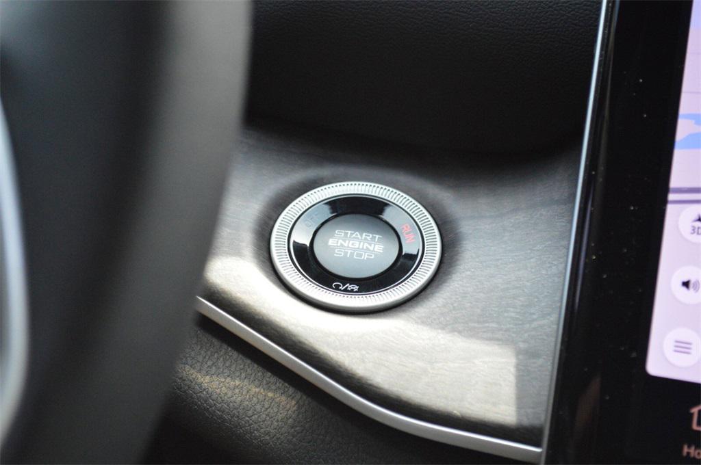 new 2025 Jeep Grand Cherokee car, priced at $42,999