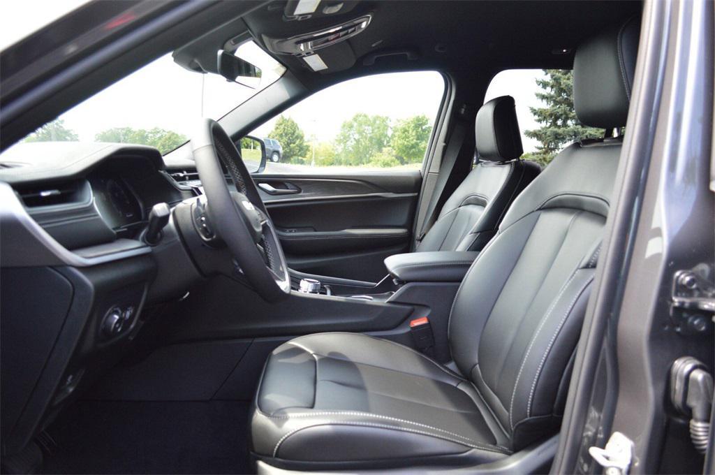 new 2025 Jeep Grand Cherokee car, priced at $42,999