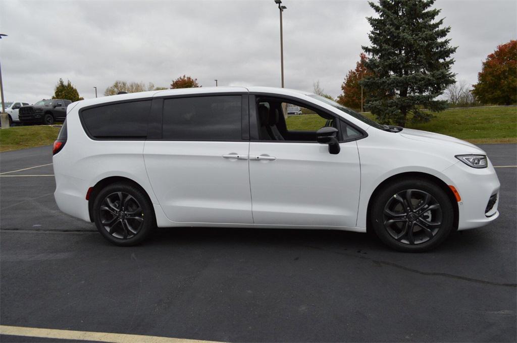 new 2026 Chrysler Pacifica car, priced at $41,999