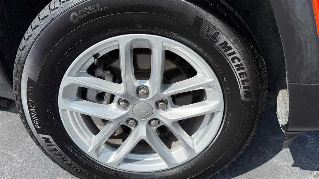 used 2024 Jeep Grand Cherokee car, priced at $32,981