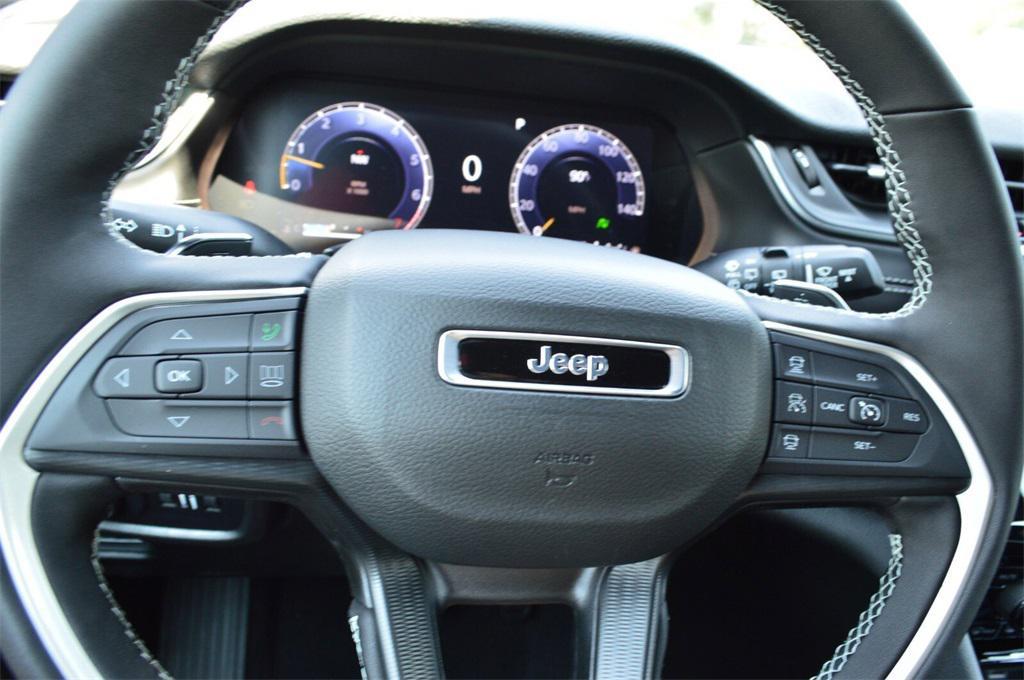 new 2025 Jeep Grand Cherokee car, priced at $38,599