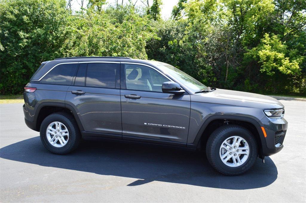new 2025 Jeep Grand Cherokee car, priced at $38,599