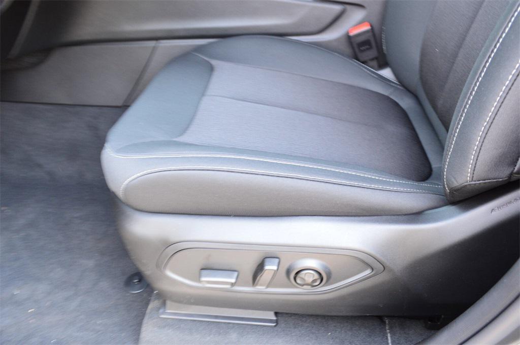 new 2025 Jeep Grand Cherokee car, priced at $38,599