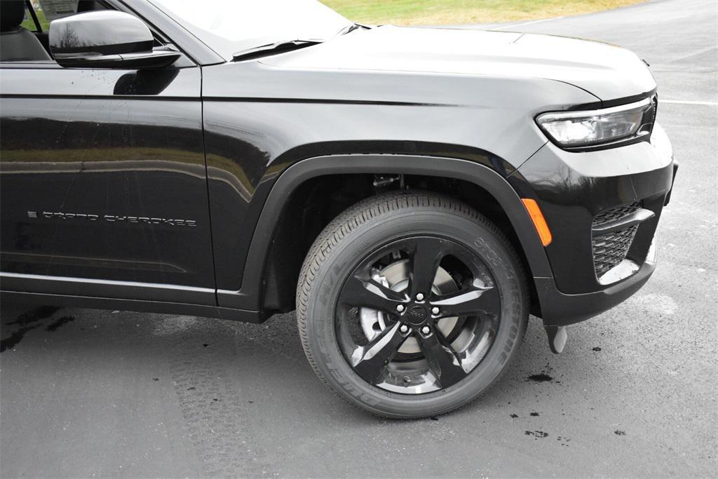 new 2025 Jeep Grand Cherokee car, priced at $42,999