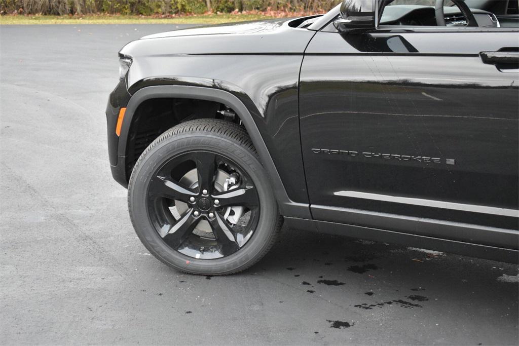 new 2025 Jeep Grand Cherokee car, priced at $42,999