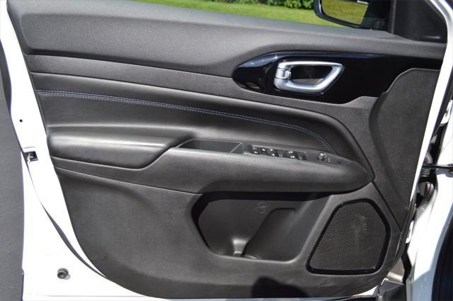new 2025 Jeep Compass car, priced at $26,999