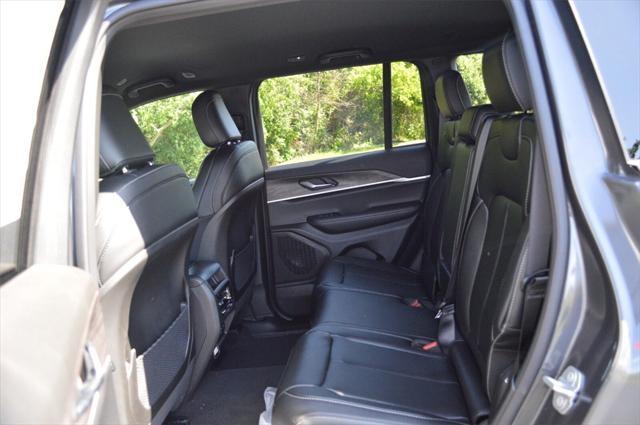 new 2025 Jeep Grand Cherokee car, priced at $43,499
