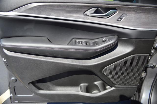 new 2025 Jeep Grand Cherokee car, priced at $43,499