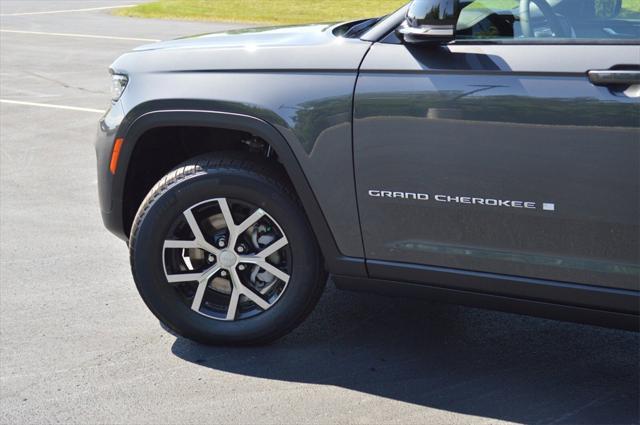 new 2025 Jeep Grand Cherokee car, priced at $43,499