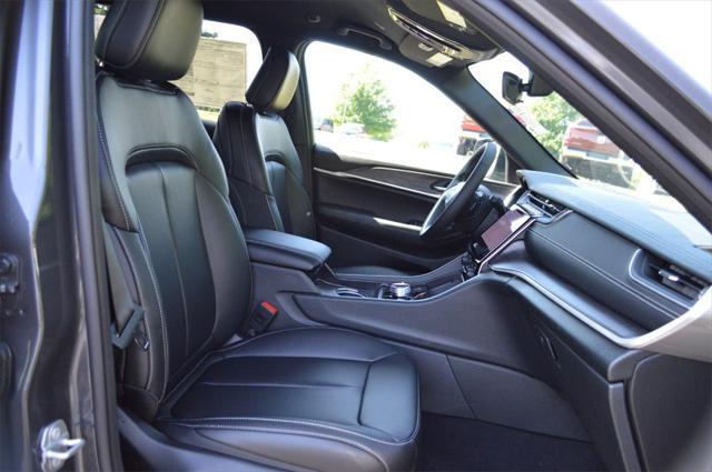 new 2025 Jeep Grand Cherokee car, priced at $43,499