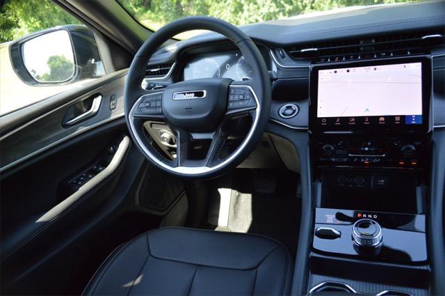 new 2025 Jeep Grand Cherokee car, priced at $43,499