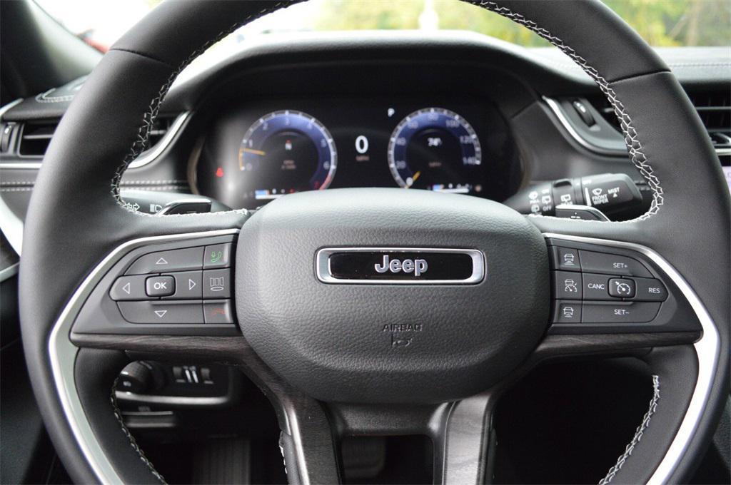 new 2025 Jeep Grand Cherokee car, priced at $47,999