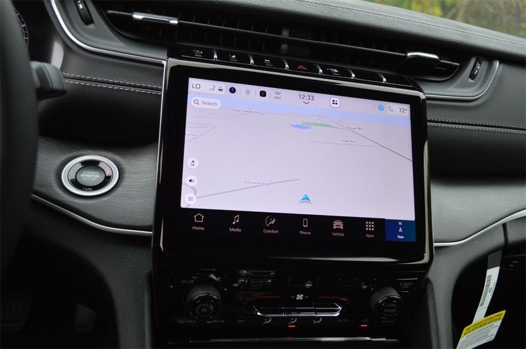 new 2025 Jeep Grand Cherokee car, priced at $47,999