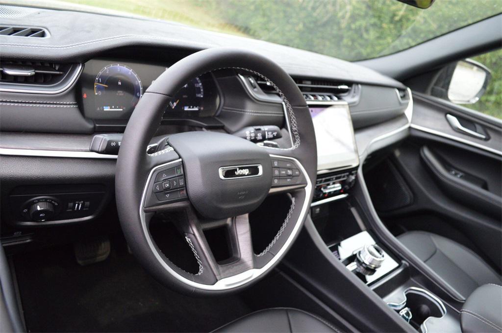 new 2025 Jeep Grand Cherokee car, priced at $47,999