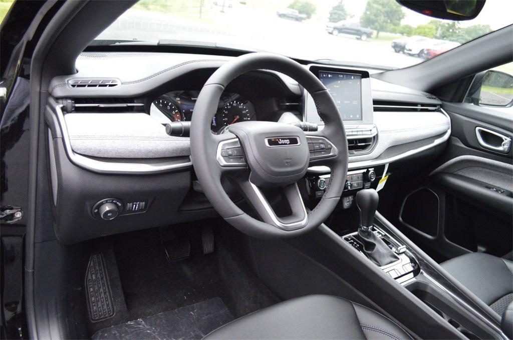 new 2025 Jeep Compass car, priced at $27,999