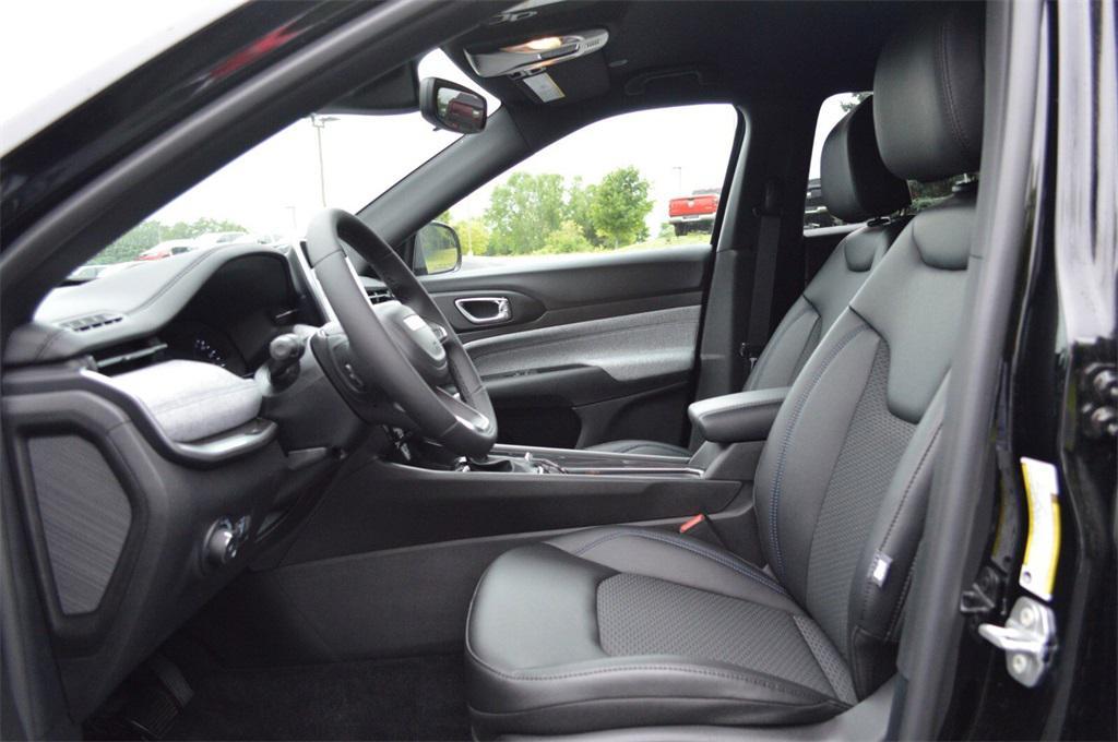 new 2025 Jeep Compass car, priced at $27,999