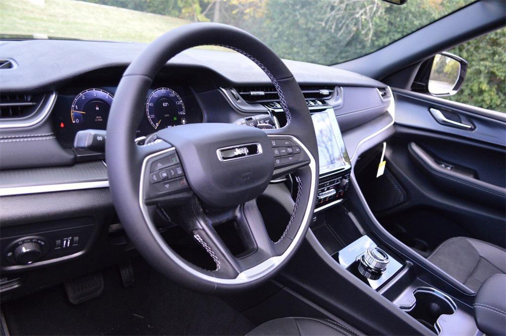 new 2025 Jeep Grand Cherokee L car, priced at $43,999