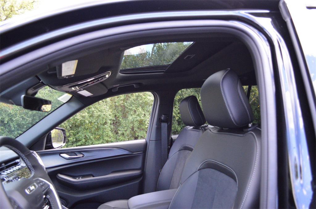 new 2025 Jeep Grand Cherokee L car, priced at $43,999