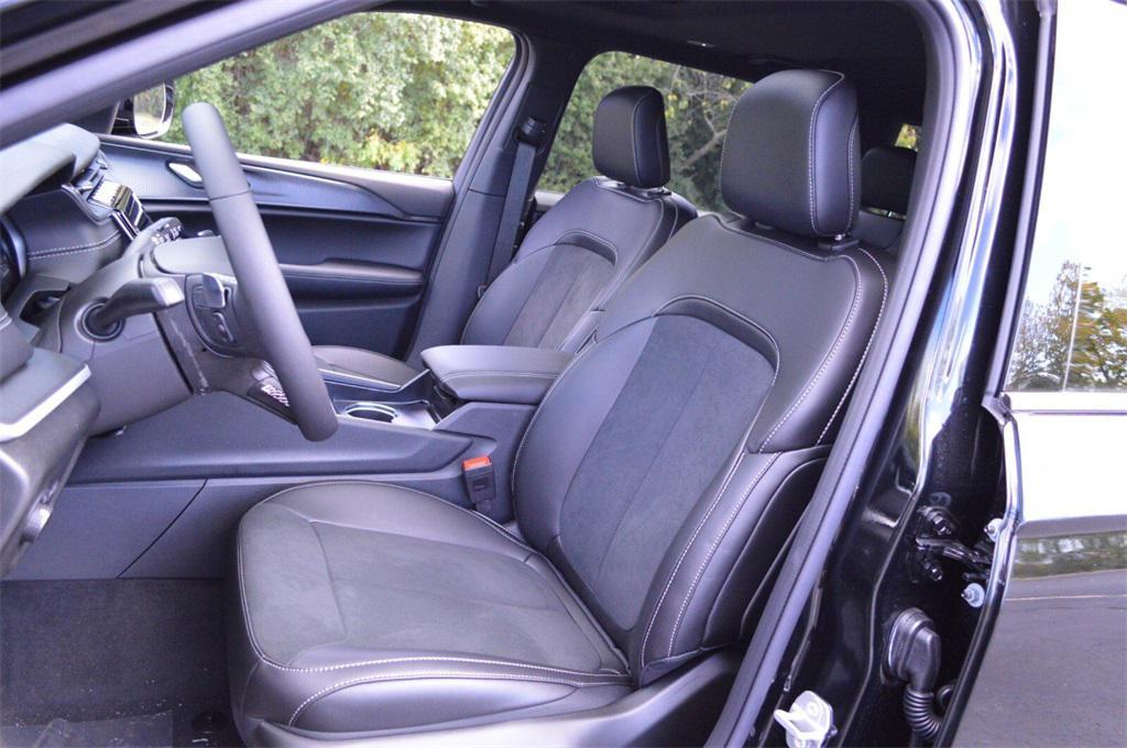 new 2025 Jeep Grand Cherokee L car, priced at $43,999