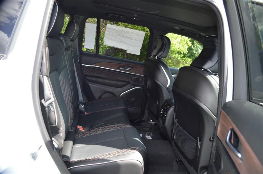 new 2025 Jeep Grand Cherokee car, priced at $54,499