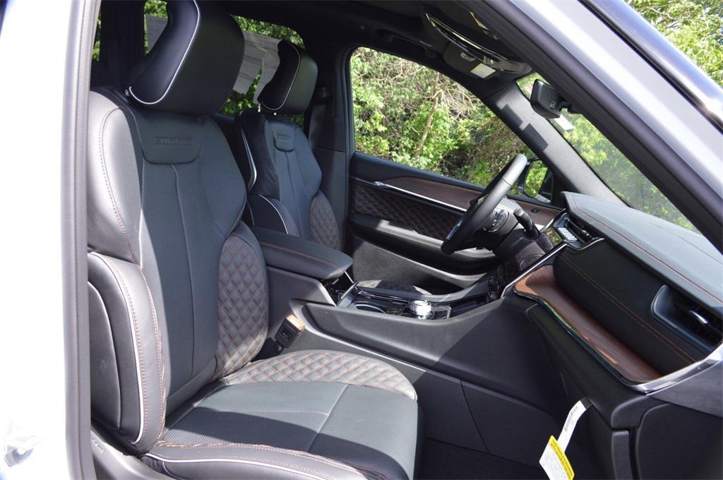 new 2025 Jeep Grand Cherokee car, priced at $54,499