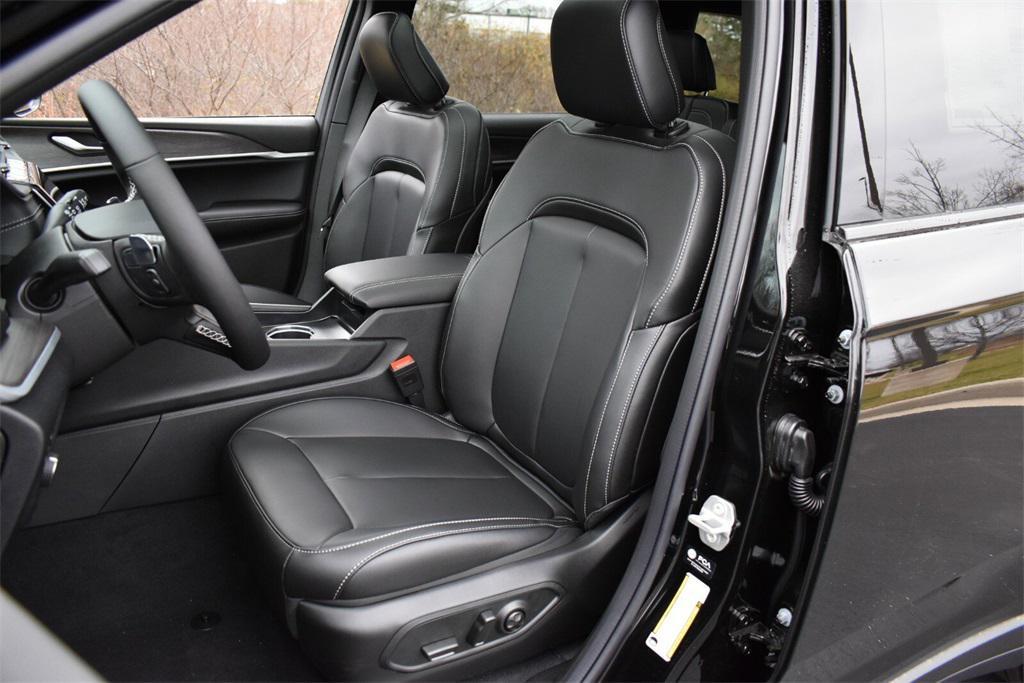 new 2025 Jeep Grand Cherokee L car, priced at $46,999