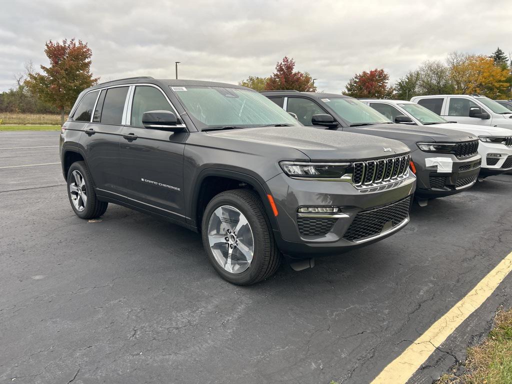 new 2025 Jeep Grand Cherokee car, priced at $47,599