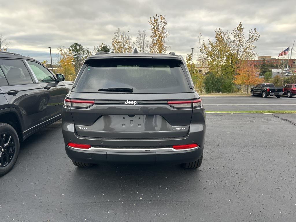 new 2025 Jeep Grand Cherokee car, priced at $47,599