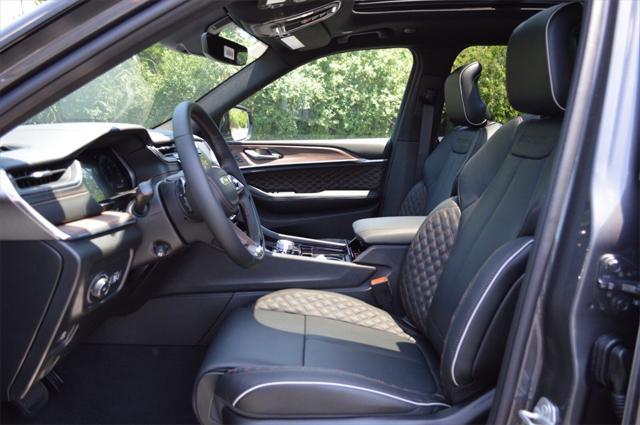new 2025 Jeep Grand Cherokee car, priced at $58,999