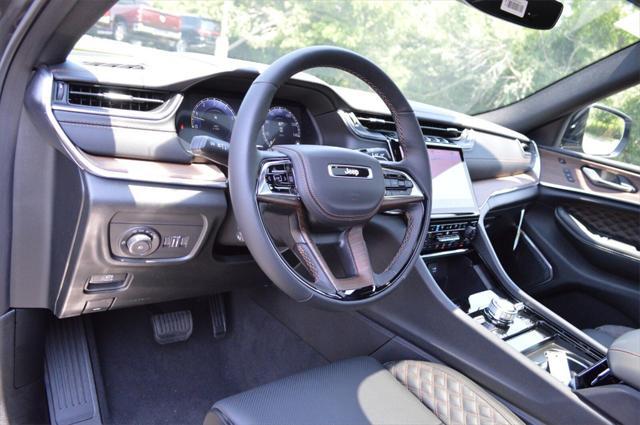 new 2025 Jeep Grand Cherokee car, priced at $58,999
