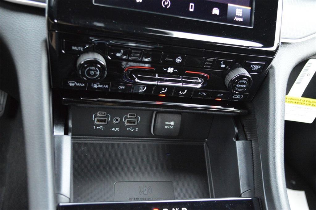 new 2025 Jeep Grand Cherokee car, priced at $37,999