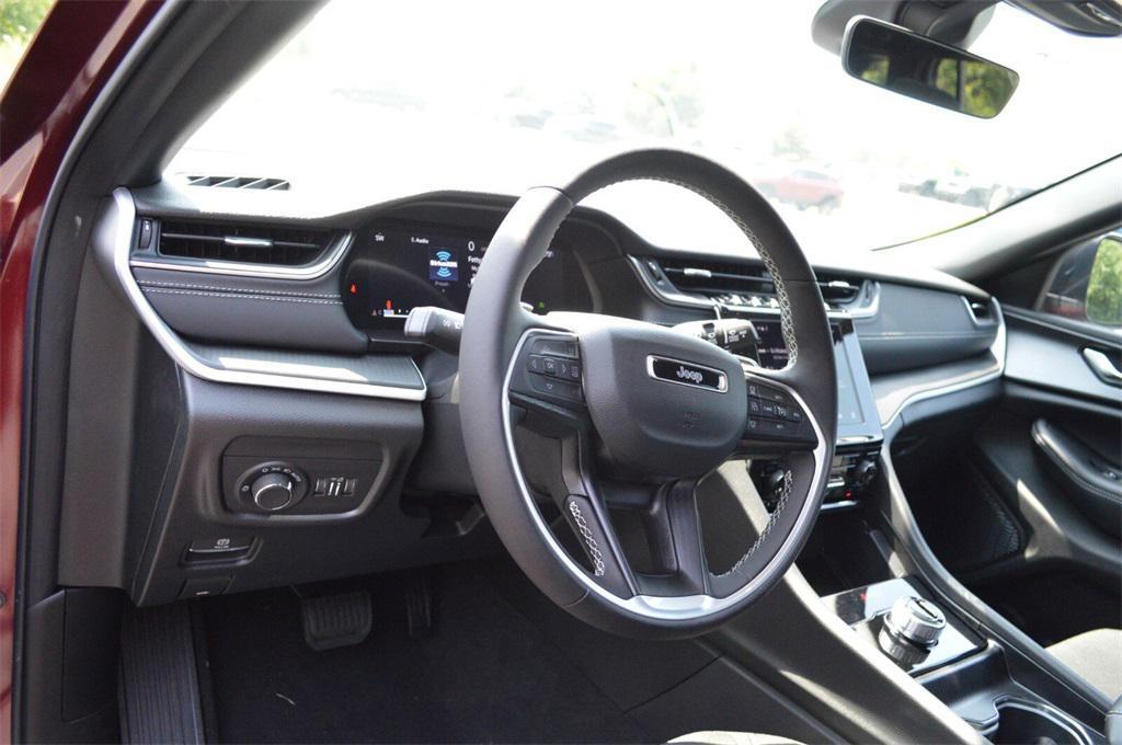 new 2025 Jeep Grand Cherokee car, priced at $37,999