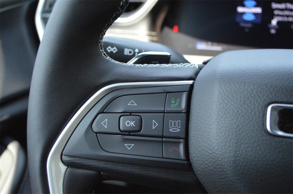 new 2025 Jeep Grand Cherokee car, priced at $37,999