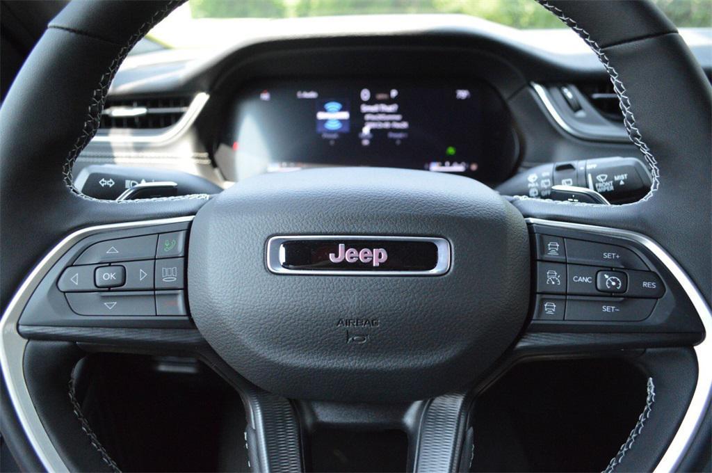 new 2025 Jeep Grand Cherokee car, priced at $37,999