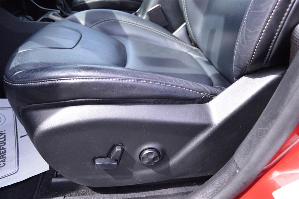 used 2014 Jeep Cherokee car, priced at $13,590